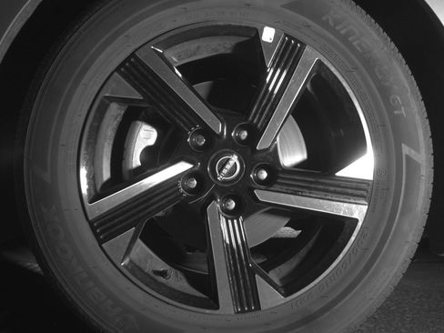 Used 2025 Nissan Sentra SV FWD image 12