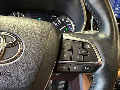 Used 2020 Toyota Highlander Platinum AWD/4WD image 18