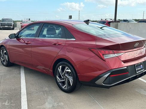 Used 2025 Hyundai Elantra Limited FWD image 11