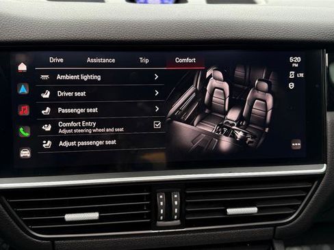 Used 2023 Porsche Cayenne w/ Premium Package image 34