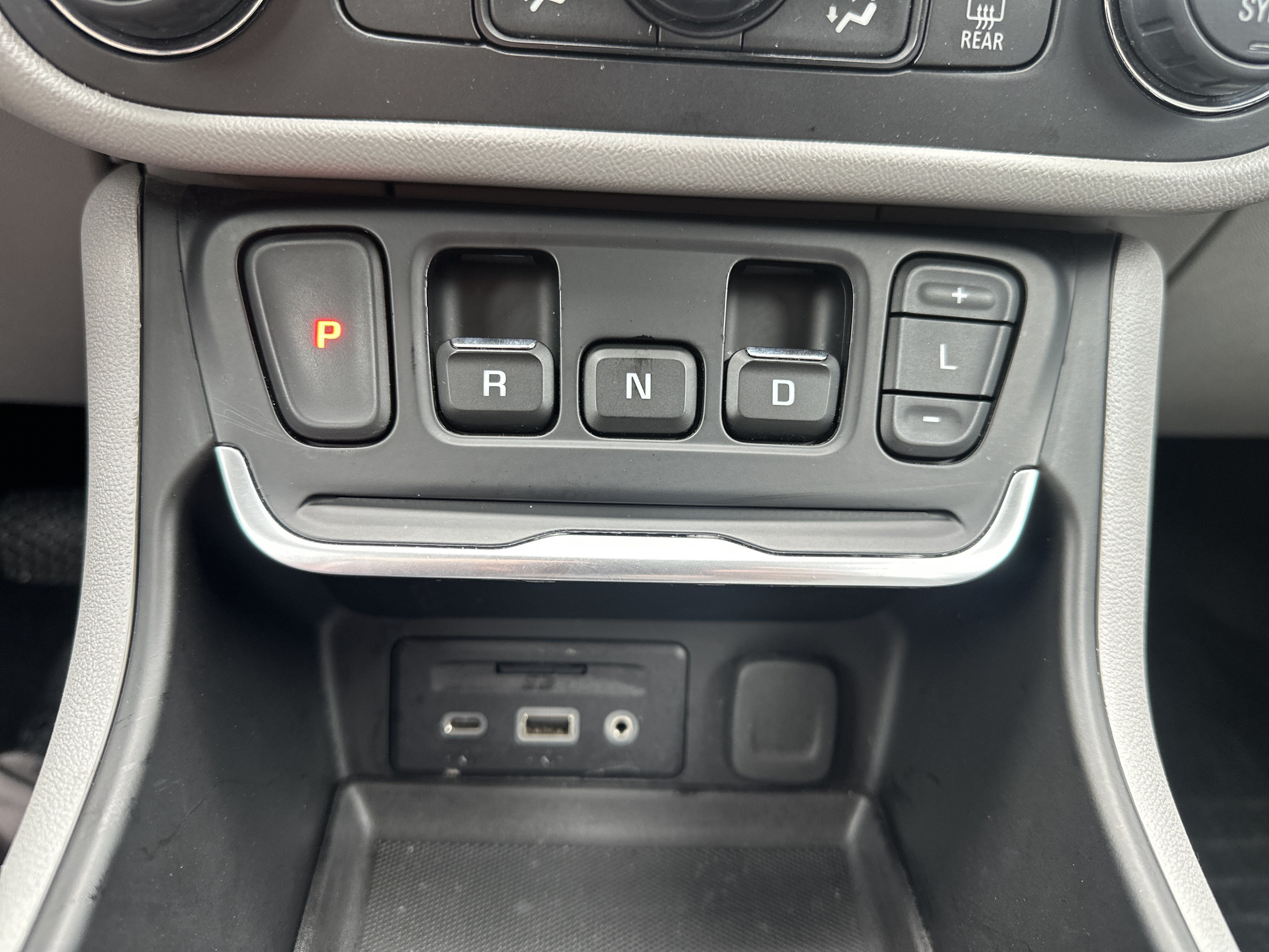 Used 2019 GMC Terrain SLT w/ Preferred Package FWD image 17