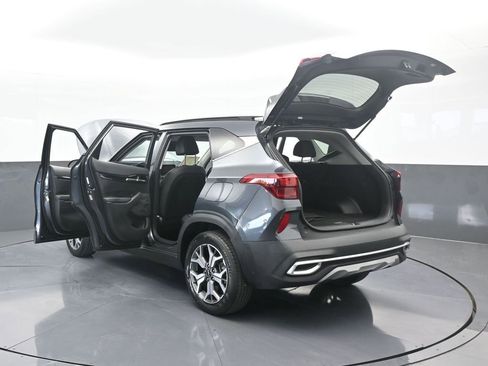 Used 2022 Kia Seltos EX image 79