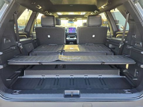 Used 2025 Toyota Sequoia Platinum AWD/4WD image 19