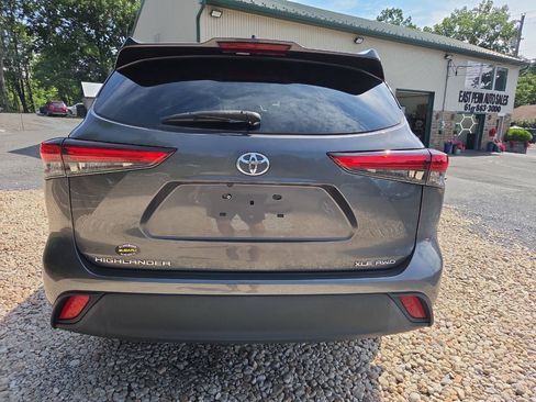 Used 2021 Toyota Highlander XLE AWD/4WD image 7