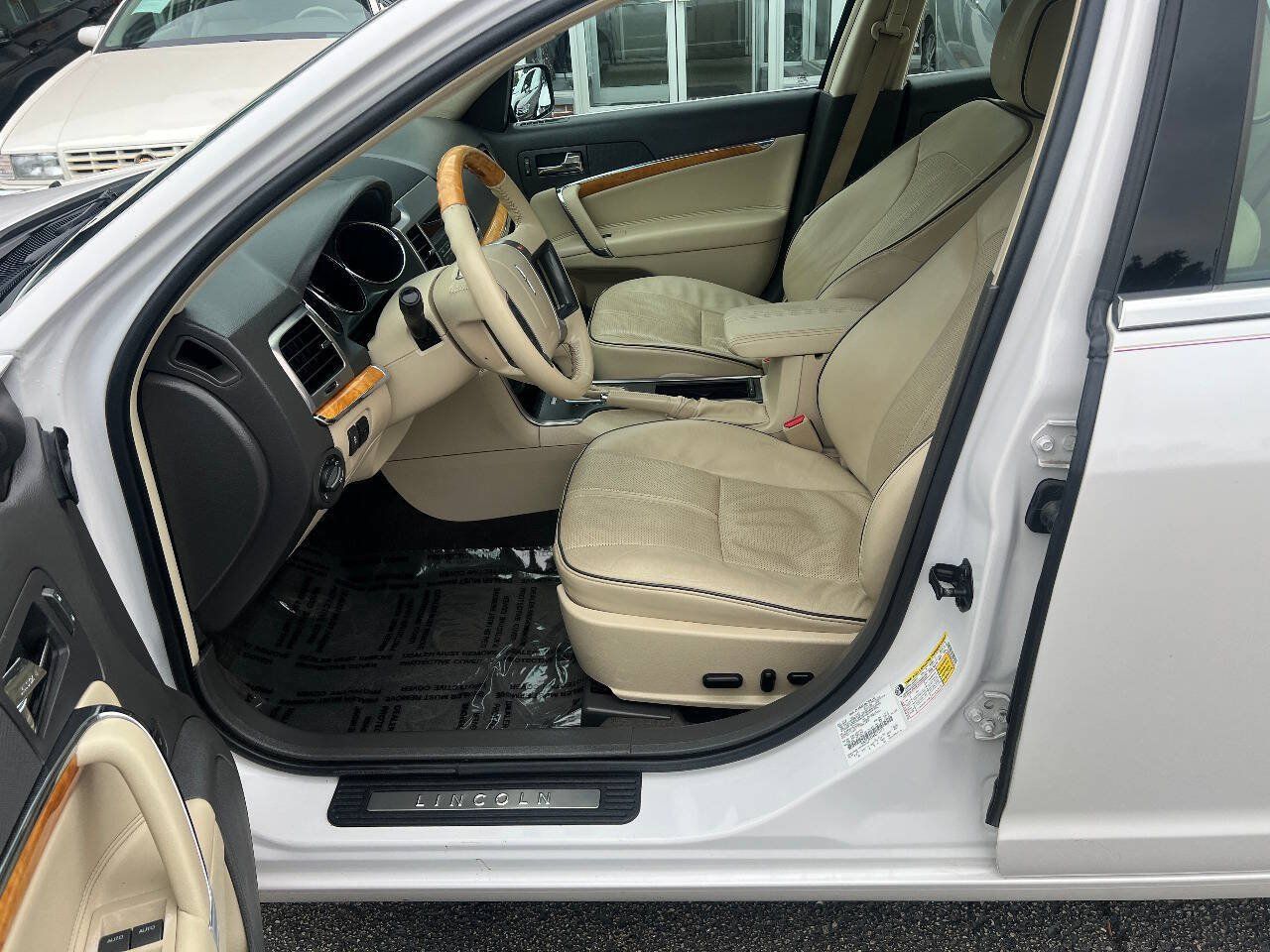 Used 2010 Lincoln MKZ FWD image 19