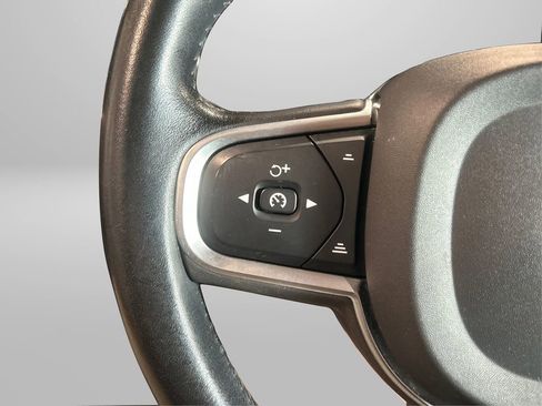 Used 2020 Volvo XC60 T5 Momentum image 31