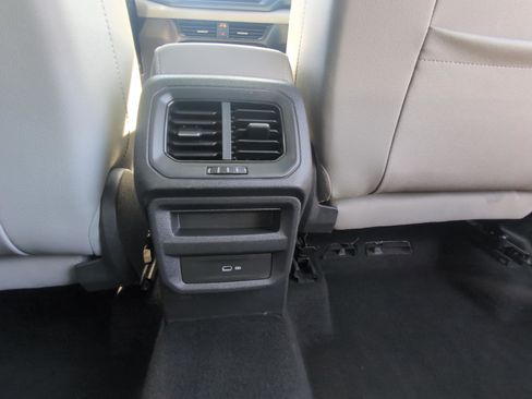 Used 2023 Volkswagen Taos SE w/ Panoramic Sunroof Package AWD/4WD image 21