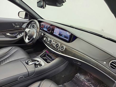 Used 2018 Mercedes-Benz S 560 Sedan image 18