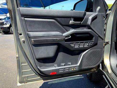 Used 2025 Toyota Tacoma TRD Off-Road image 22