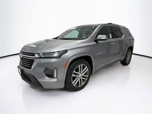 Used 2023 Chevrolet Traverse High Country image 3