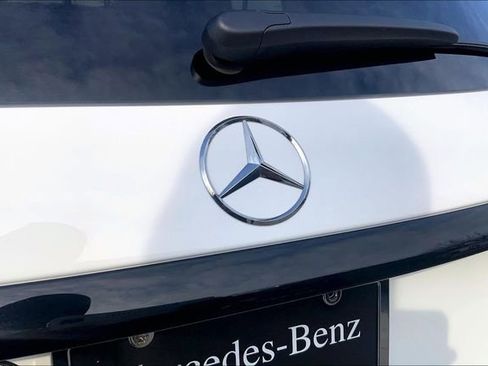 Used 2025 Mercedes-Benz GLC 300 4MATIC image 28