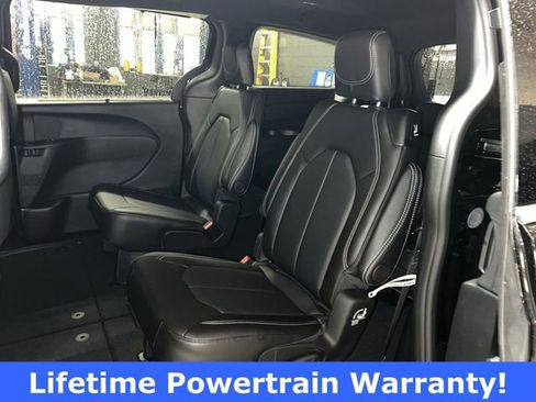 New 2026 Chrysler Pacifica Select AWD/4WD image 17