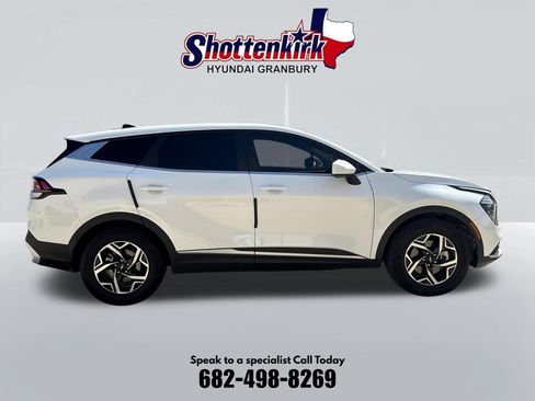 Used 2024 Kia Sportage LX FWD image 5