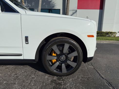 Used 2023 Rolls-Royce Cullinan image 3