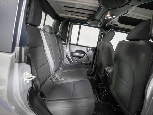 Used 2023 Jeep Gladiator Sport S image 12