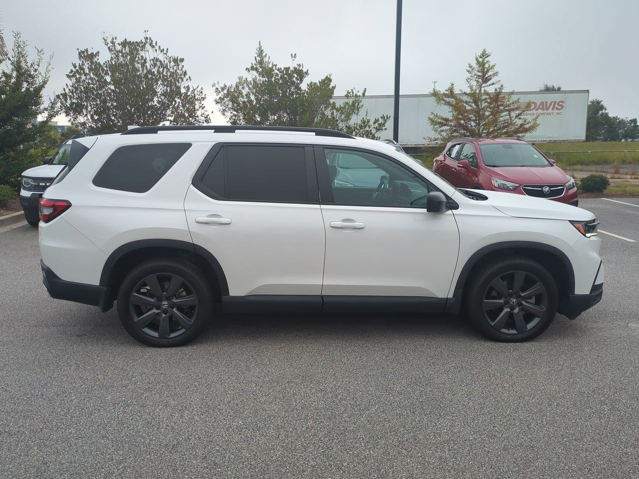Used 2025 Honda Pilot Sport image 2