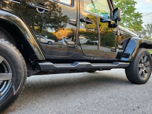 Used 2015 Jeep Wrangler Unlimited Sahara AWD/4WD image 19
