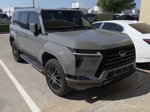 Used 2024 Lexus GX 550 w/ Accessory Package (2T) image 4