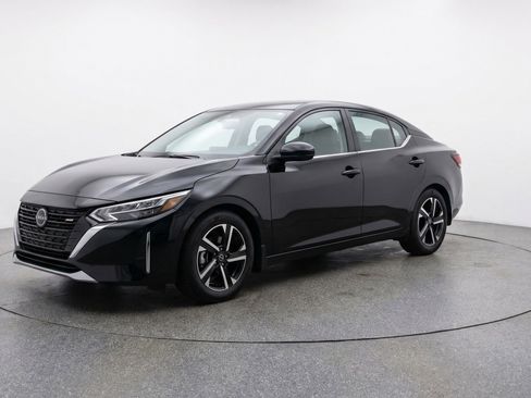 Used 2025 Nissan Sentra SV image 3