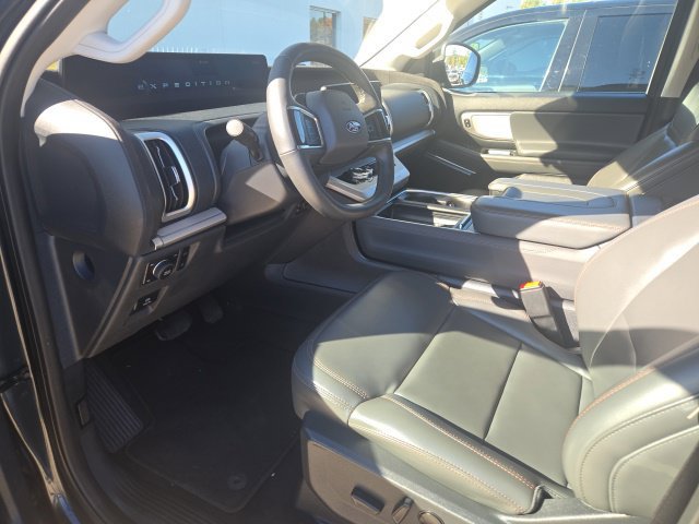 Used 2025 Ford Expedition Active AWD/4WD image 29