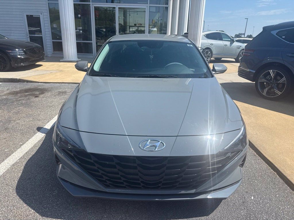 Used 2023 Hyundai Elantra SEL w/ Cargo Package FWD image 4