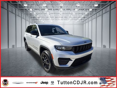 New 2025 Jeep Grand Cherokee Altitude image 1