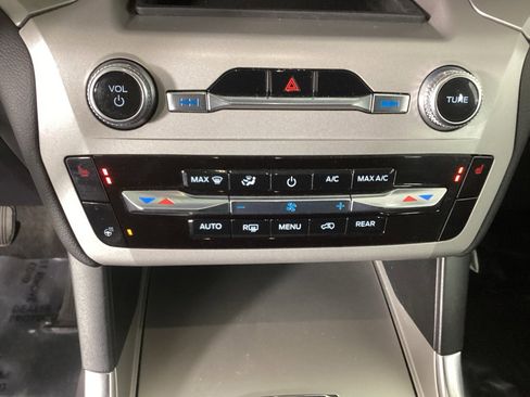 Used 2023 Ford Explorer XLT w/ Equipment Group 202A image 28