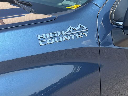 Used 2022 Chevrolet Silverado 1500 High Country w/ High Country Premium Package AWD/4WD image 12