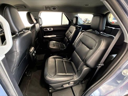 Used 2021 Ford Explorer XLT w/ Equipment Group 202A image 19