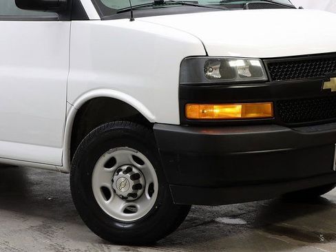 Used 2020 Chevrolet Express 3500 LS image 3