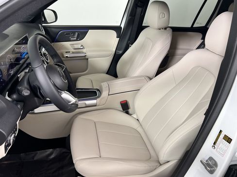 New 2025 Mercedes-Benz GLB 250 image 17