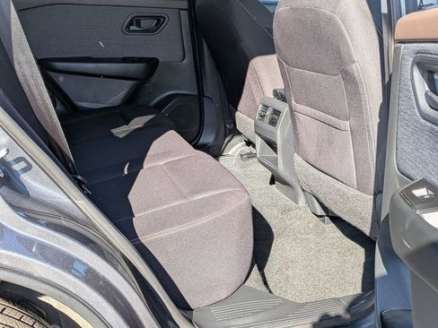 Used 2023 Nissan Rogue S AWD/4WD image 19