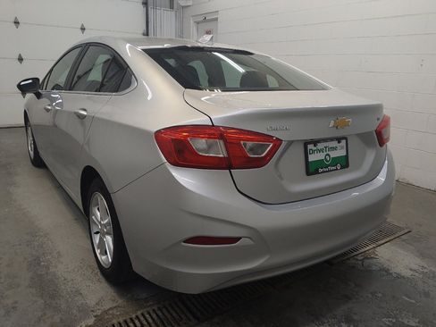 Used 2017 Chevrolet Cruze LT w/ Convenience Package FWD image 5