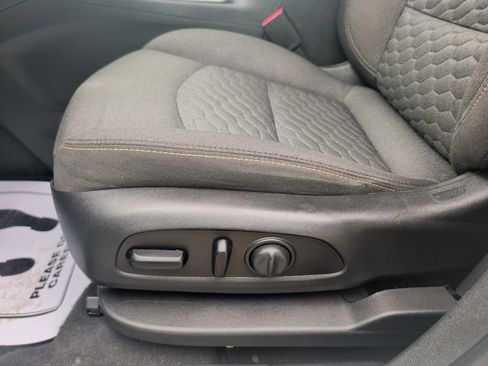 Used 2019 Chevrolet Equinox LT w/ Driver Convenience Package FWD image 9