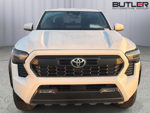Certified 2024 Toyota Tacoma TRD Off-Road AWD/4WD image 9