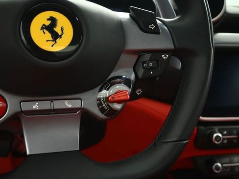 Used 2020 Ferrari Portofino RWD image 45