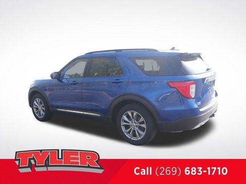 Used 2023 Ford Explorer XLT w/ Equipment Group 202A AWD/4WD image 5