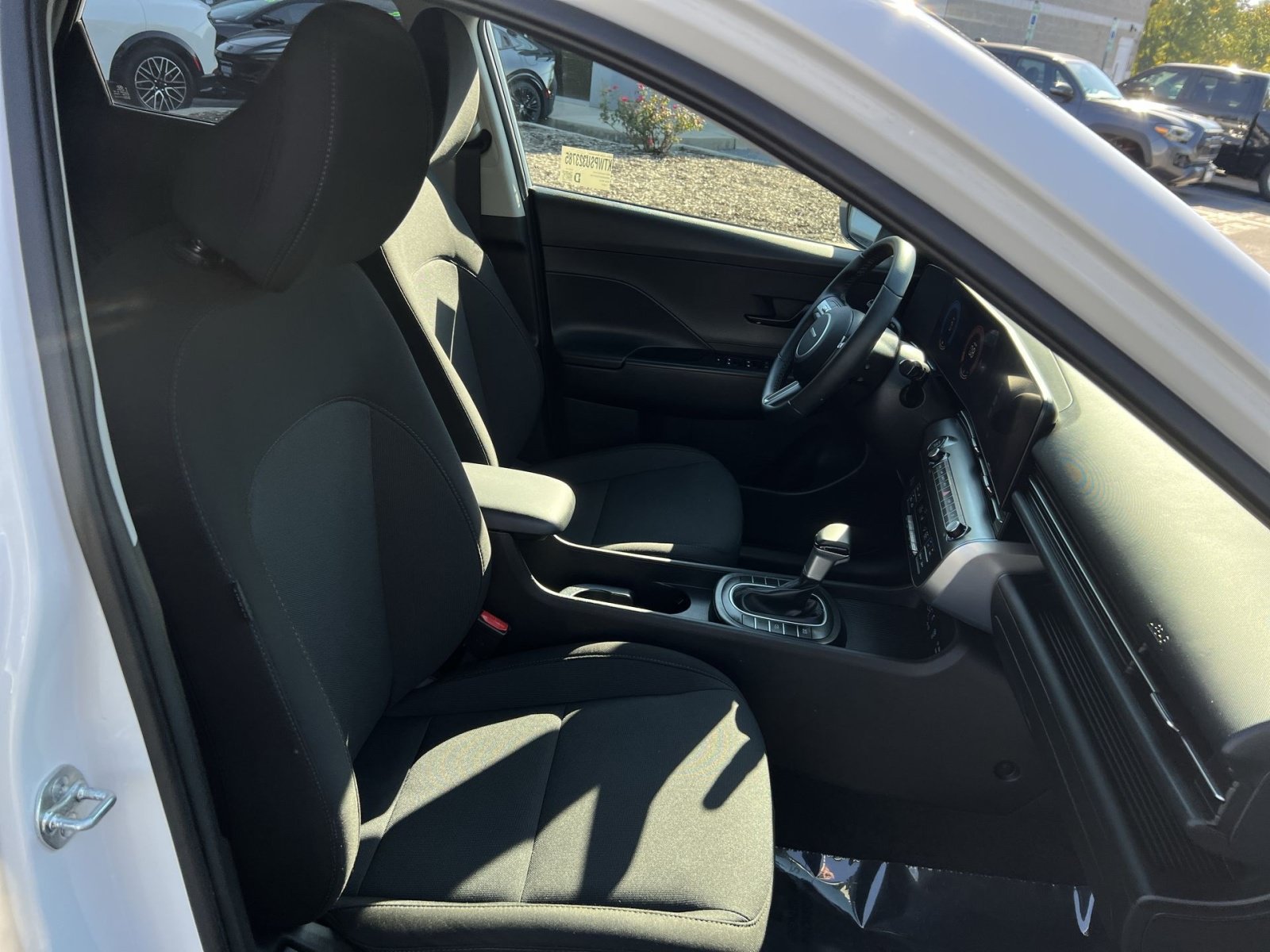 Used 2025 Hyundai Kona SEL FWD image 25