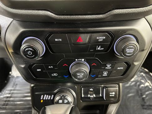 Used 2023 Jeep Renegade Trailhawk image 7