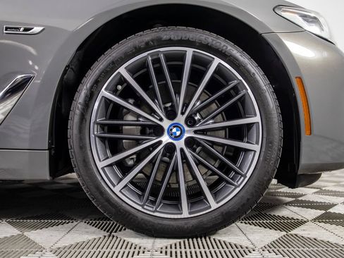 Used 2022 BMW 530e w/ Premium Package RWD image 38