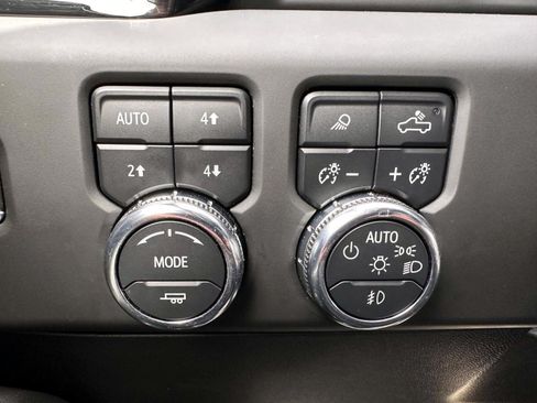 Used 2023 GMC Sierra 1500 AT4 w/ AT4 Premium Package AWD/4WD image 17
