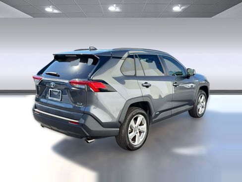 Certified 2021 Toyota RAV4 XLE Premium AWD/4WD image 9