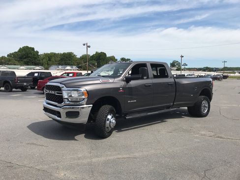 Used 2022 RAM 3500 Tradesman w/ Towing Technology Group AWD/4WD image 3