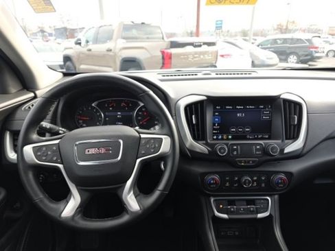 Used 2024 GMC Terrain SLT image 11