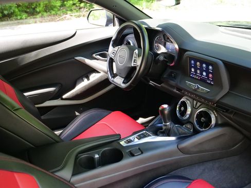 Used 2022 Chevrolet Camaro LT RWD image 33