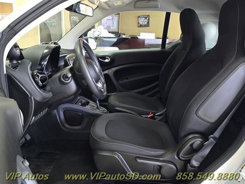 Used 2018 smart fortwo electric drive RWD image 11