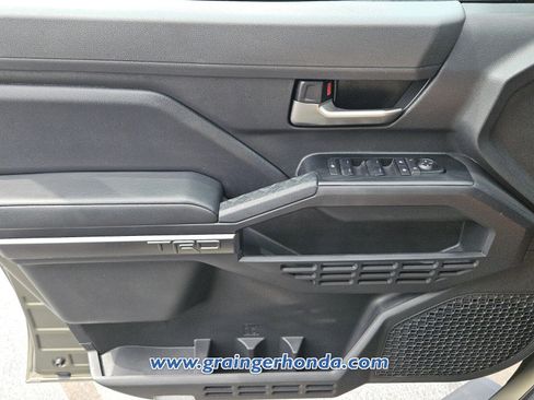 Used 2025 Toyota Tacoma TRD Sport w/ TRD Sport Upgrade Package image 25