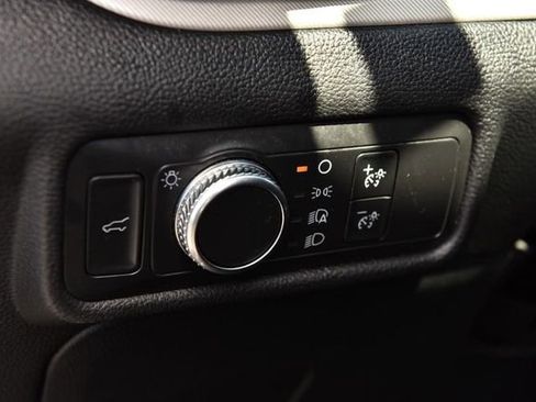 Used 2020 Ford Explorer XLT w/ Comfort Package AWD/4WD image 10