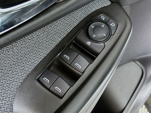 Used 2025 Chevrolet TrailBlazer LT AWD/4WD image 17