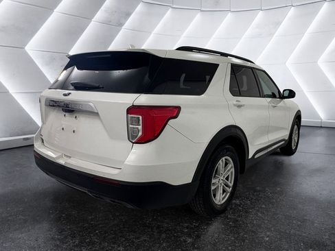 Used 2021 Ford Explorer XLT image 4